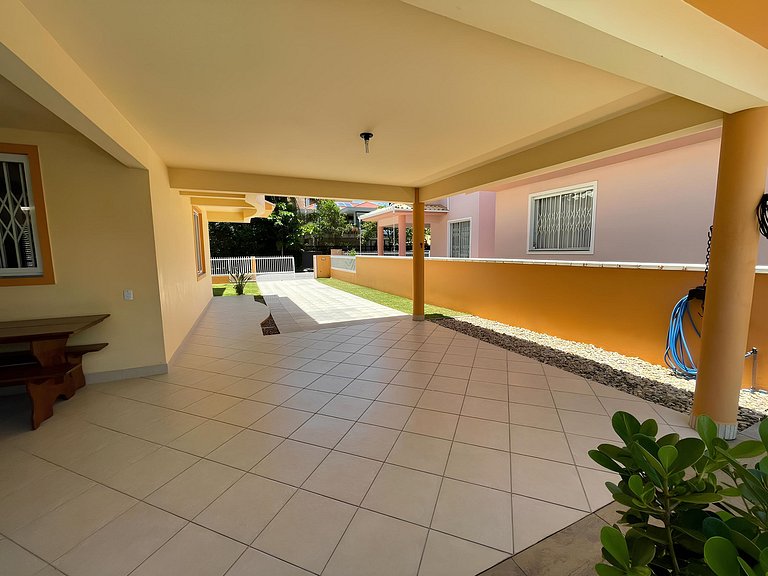 Cód 11 - Excelente casa localizada á 180m do mar
