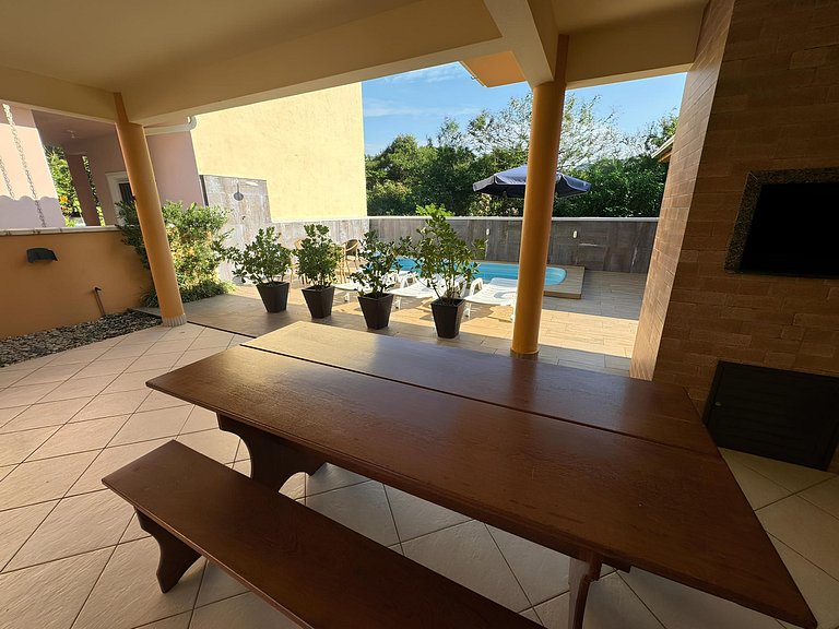 Cód 11 - Excelente casa localizada á 180m do mar
