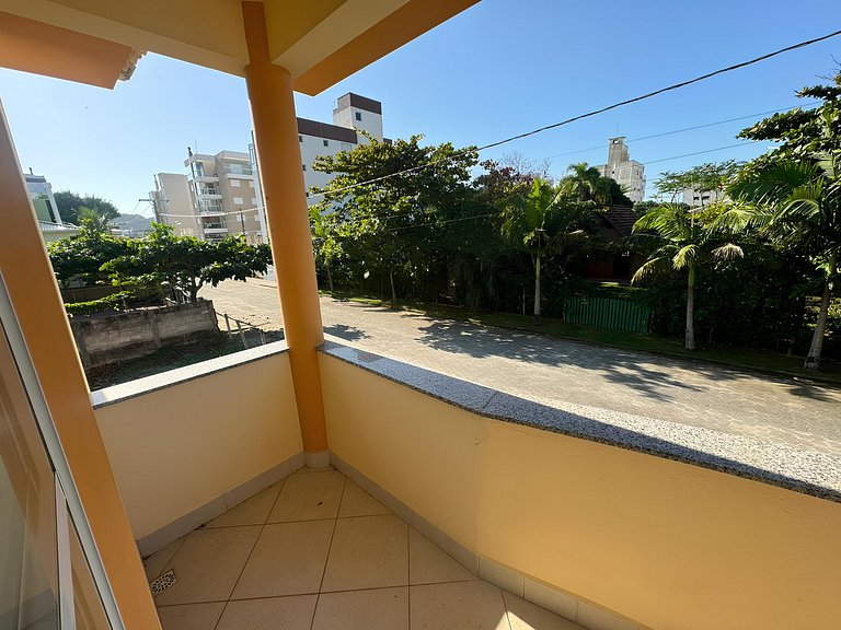 Cód 11 - Excelente casa localizada á 180m do mar