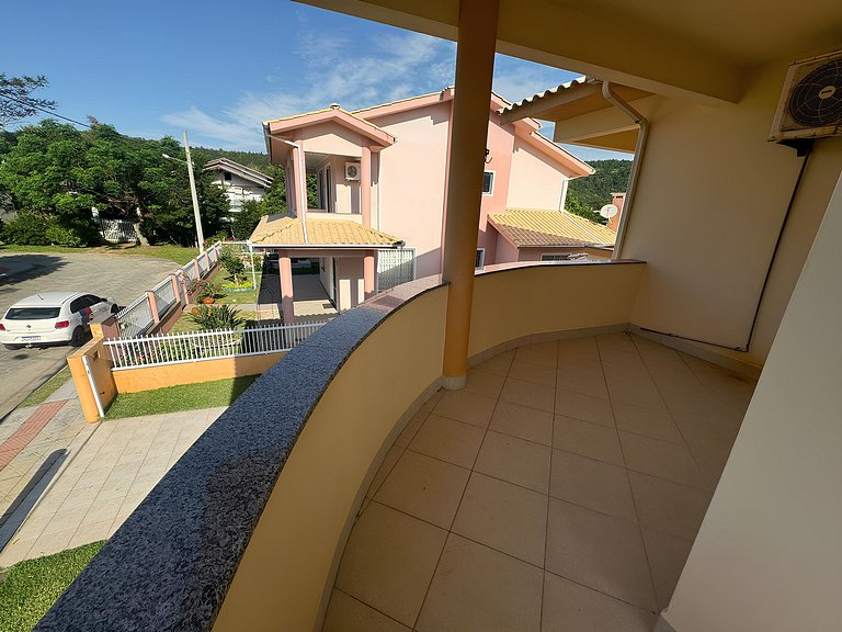 Cód 11 - Excelente casa localizada á 180m do mar
