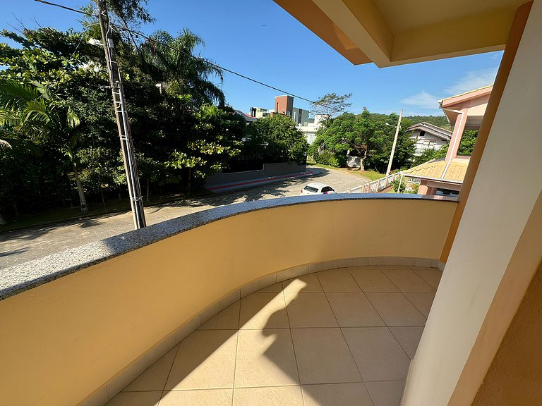 Cód 11 - Excelente casa localizada á 180m do mar