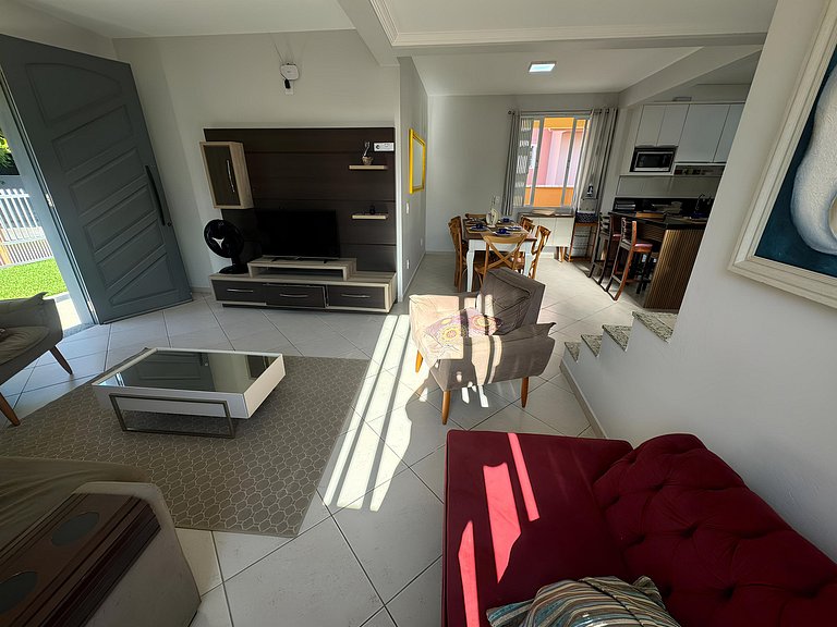 Cód 11 - Excelente casa localizada á 180m do mar
