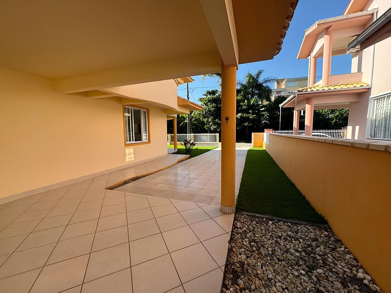Cód 11 - Excelente casa localizada á 180m do mar