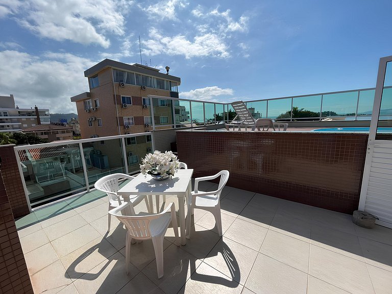 cód 18 - Cobertura com piscina á 100m do mar