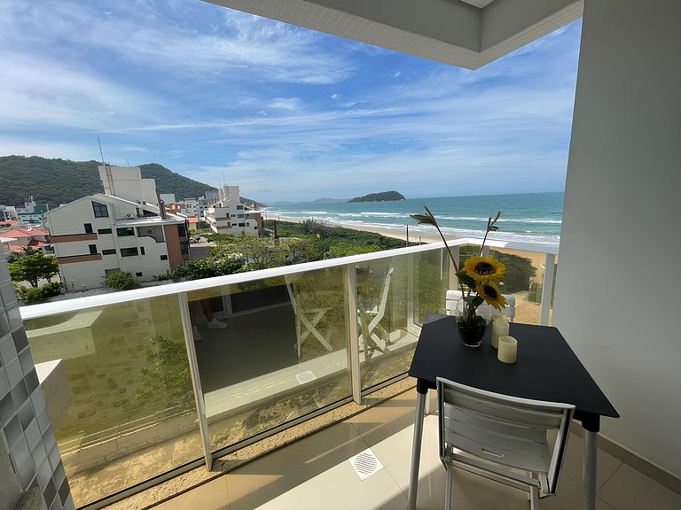 cód 22 - Apartamento frente mar deslumbrante
