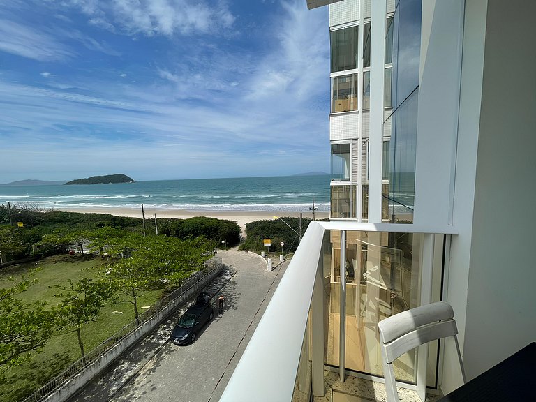 cód 22 - Apartamento frente mar deslumbrante