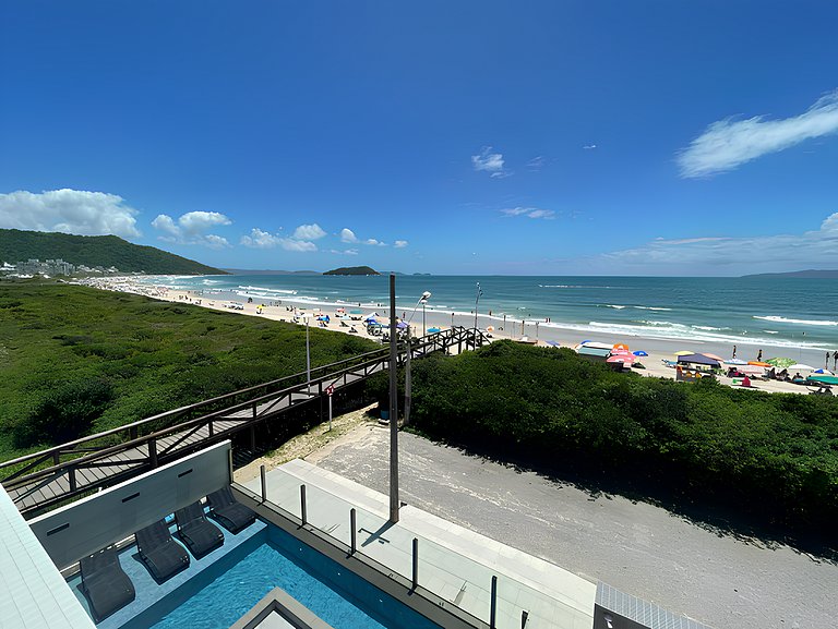 cód 30 - Apartamento magnífico frente mar