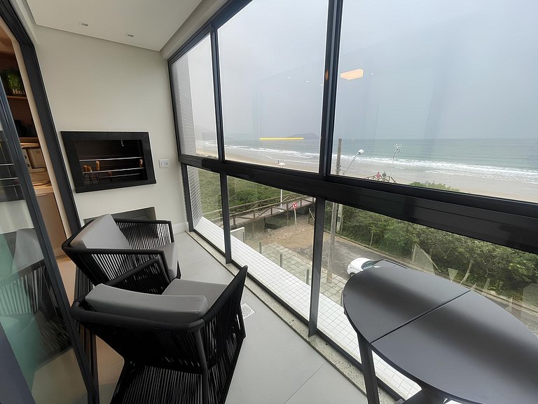 cód 30 - Apartamento magnífico frente mar