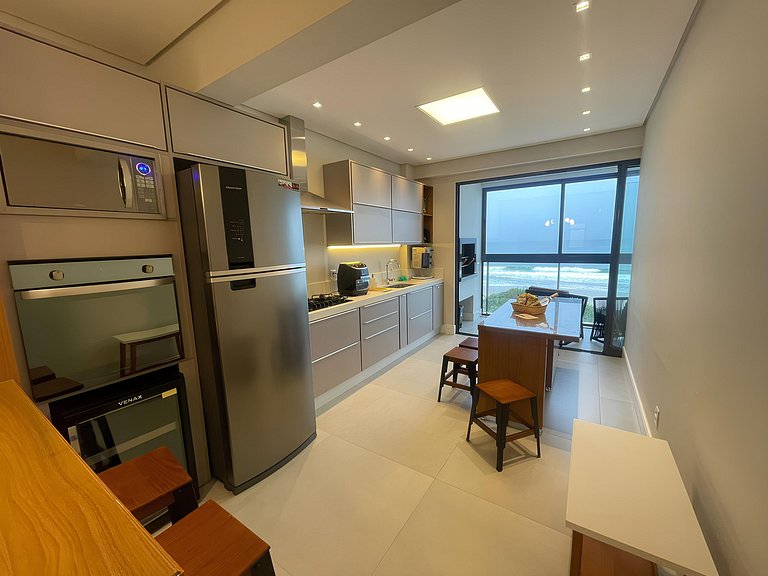 cód 30 - Apartamento magnífico frente mar