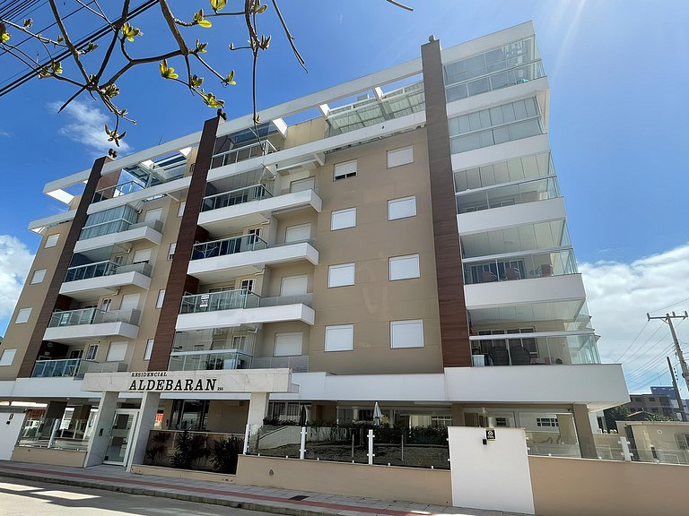 cód 32 - Apartamento á 100 m do mar com vista