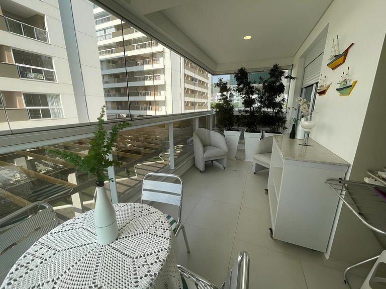 Cód 53 - Apartamento amplo com 2 suítes
