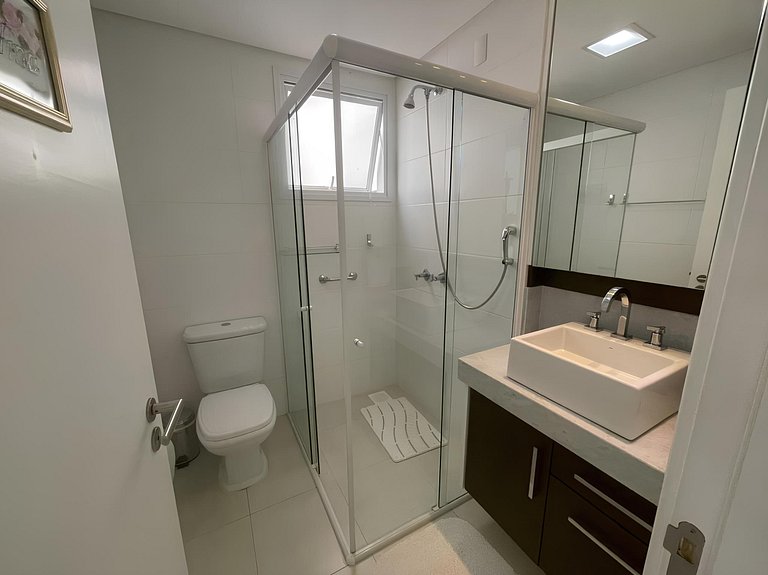 Cód 53 - Apartamento amplo com 2 suítes