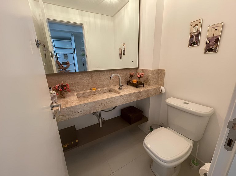 Cód 53 - Apartamento amplo com 2 suítes