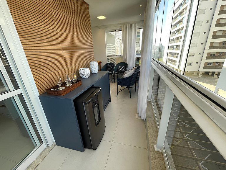 cód 56 - Apartamento á 300M do mar