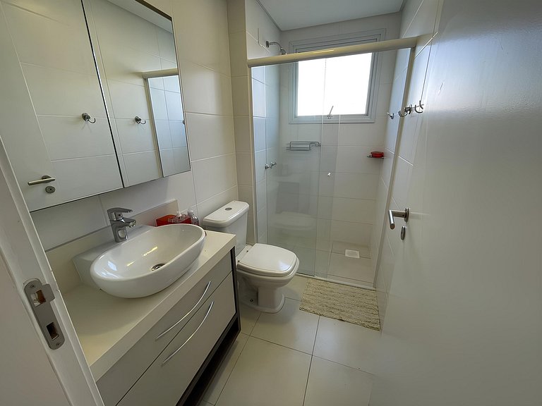 cód 56 - Apartamento á 300M do mar