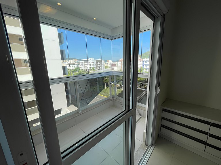 cód 56 - Apartamento á 300M do mar
