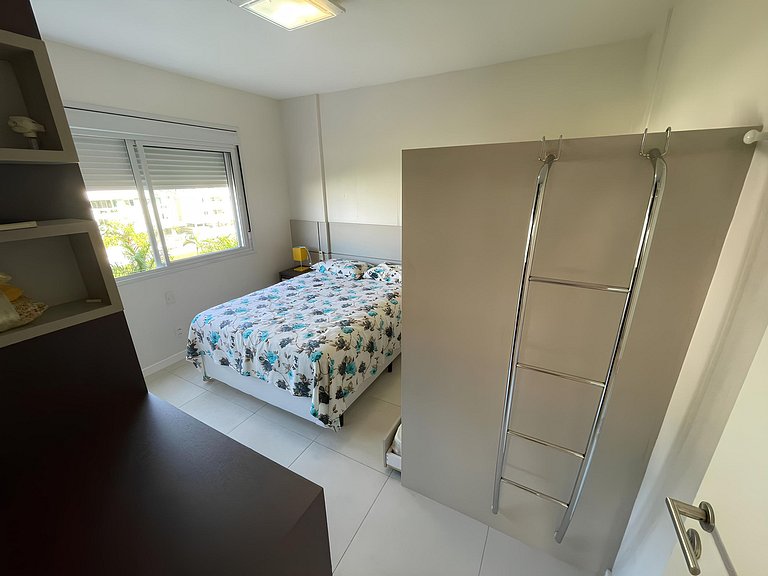 cód 56 - Apartamento á 300M do mar