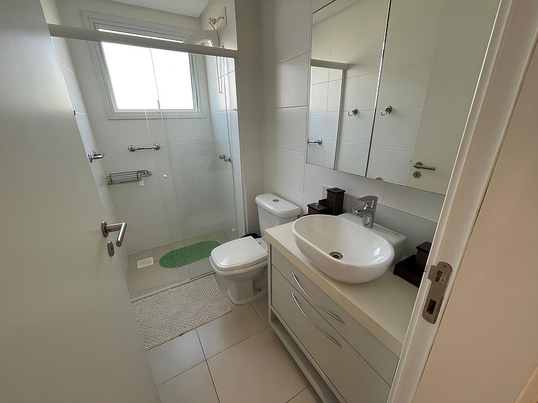 cód 56 - Apartamento á 300M do mar