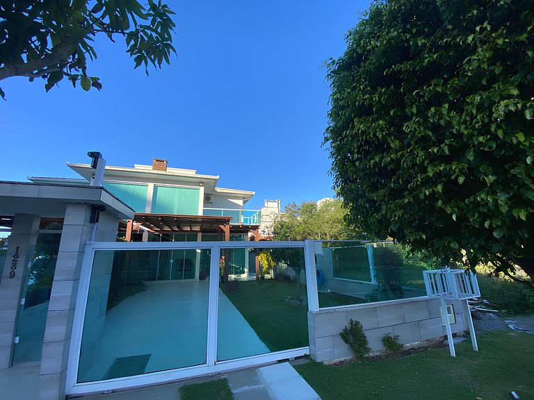 Cód 64 - Casa Espetacular á 250m do Mar
