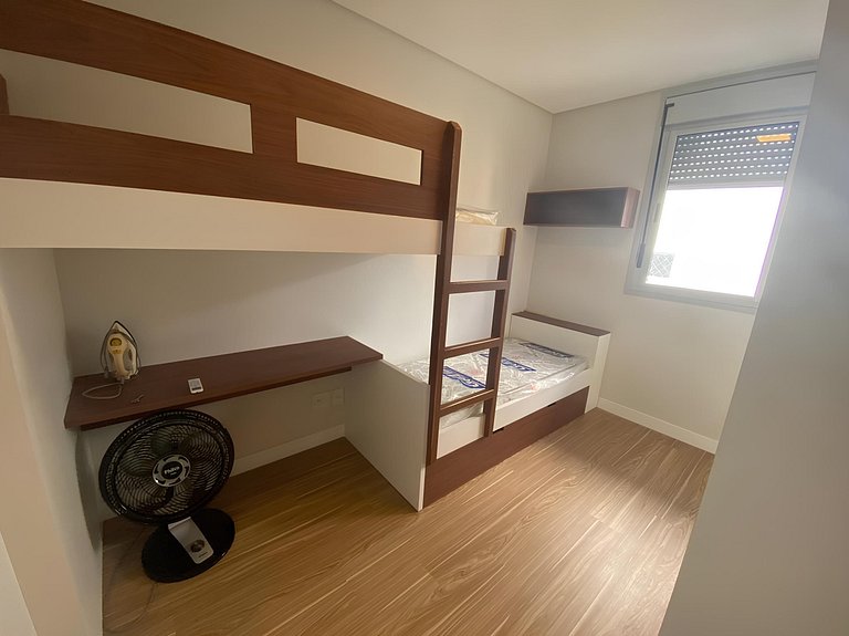 Cód 66 - Excelente apartamento á 350 do mar