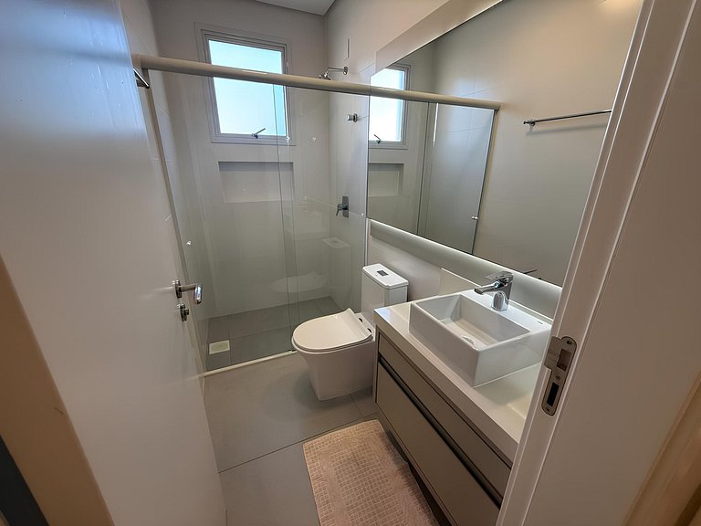 Cód 68 - Apartamento á 200m do mar