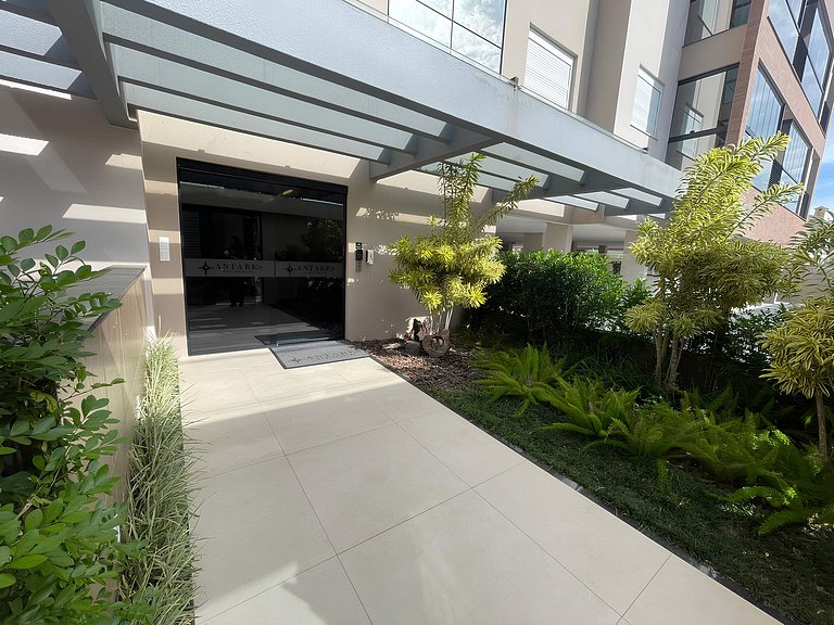 Cód 76 - Apartamento especular á 180 m do mar