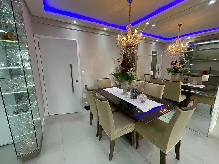 Cód 76 - Apartamento especular á 180 m do mar