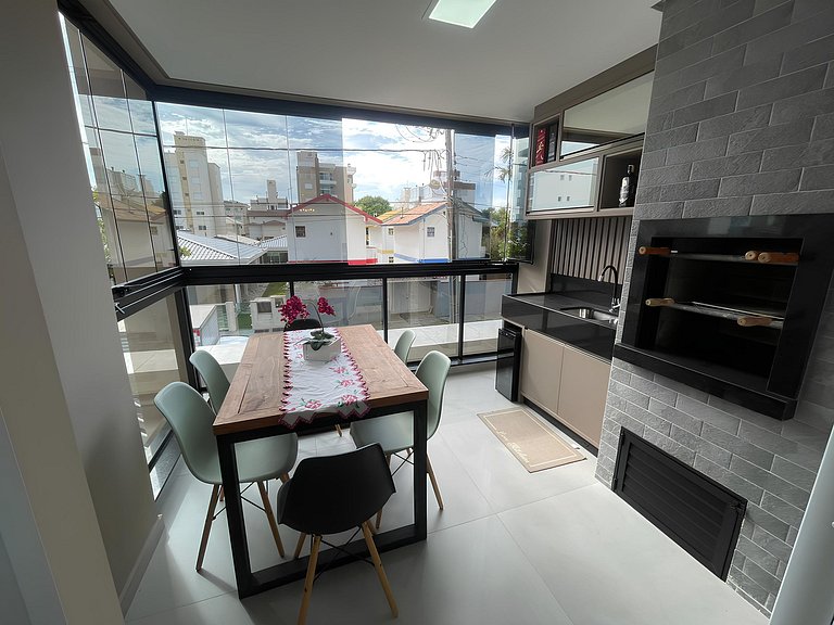 Cód 76 - Apartamento especular á 180 m do mar