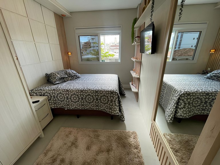 Cód 76 - Apartamento especular á 180 m do mar