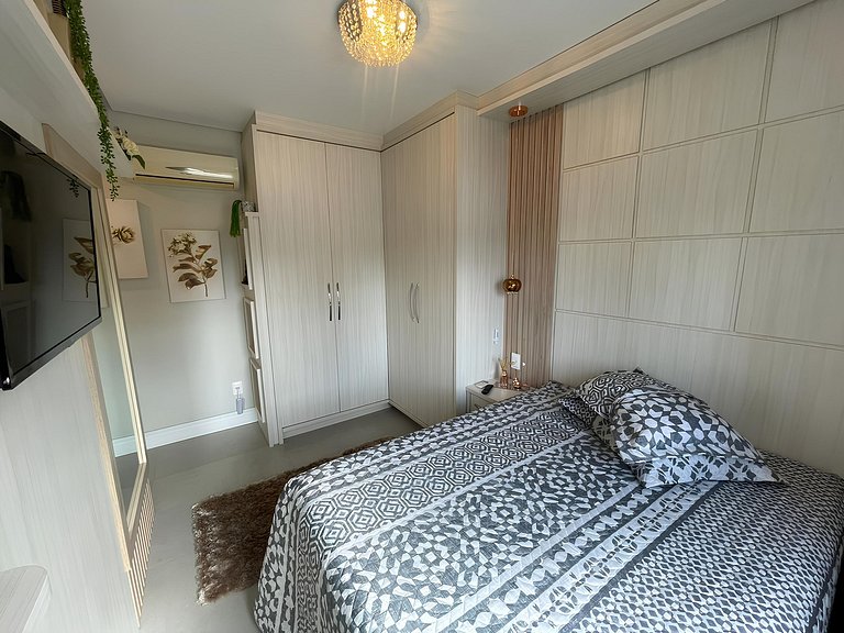 Cód 76 - Apartamento especular á 180 m do mar