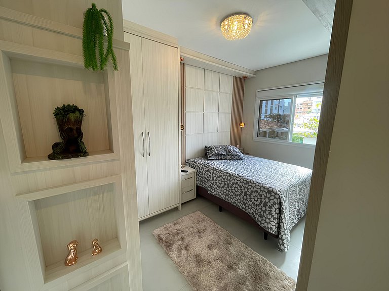 Cód 76 - Apartamento especular á 180 m do mar