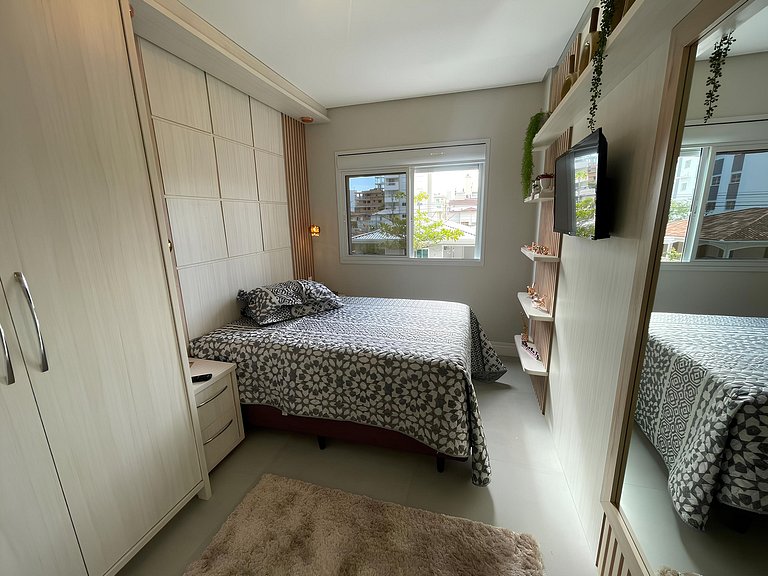 Cód 76 - Apartamento especular á 180 m do mar