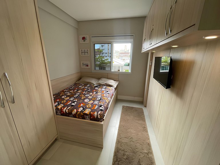 Cód 76 - Apartamento especular á 180 m do mar