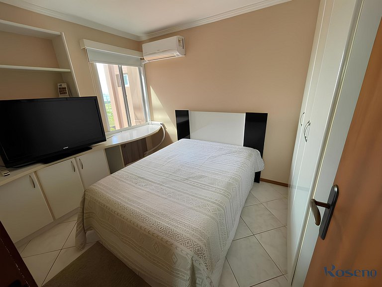 Cód 77 - Apto com 3 dorm e vista mar no Corsário