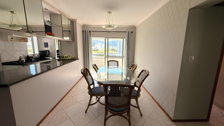 Cód 77 - Apto com 3 dorm e vista mar no Corsário