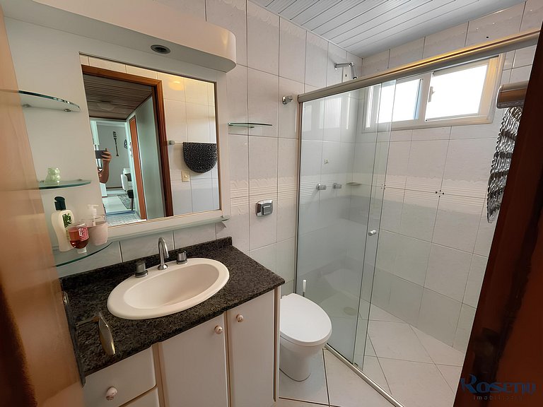 Cód 77 - Apto com 3 dorm e vista mar no Corsário