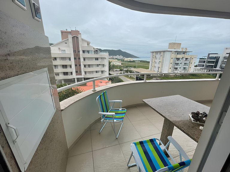 Cód 79 - Apto com hidromassagem e vista mar