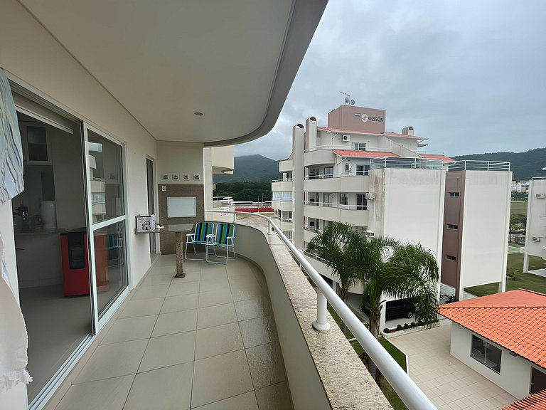 Cód 79 - Apto com hidromassagem e vista mar