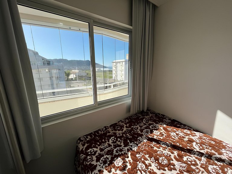 Cód 79 - Apto com hidromassagem e vista mar