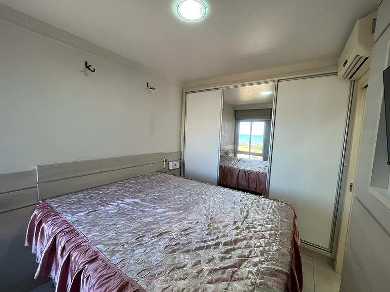 Cód 79 - Apto com hidromassagem e vista mar