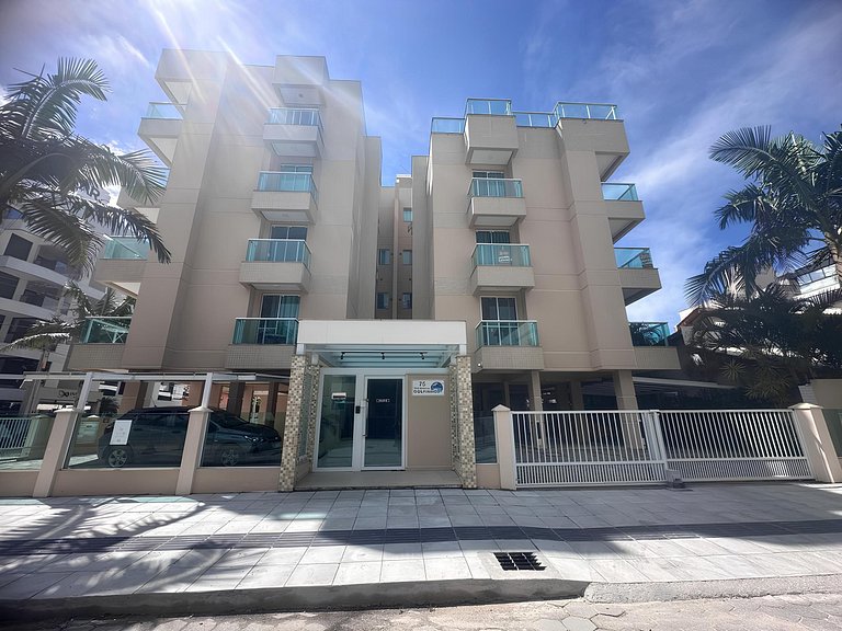 cód 81 - Apartamento de 3 dormitórios á 90m do mar.