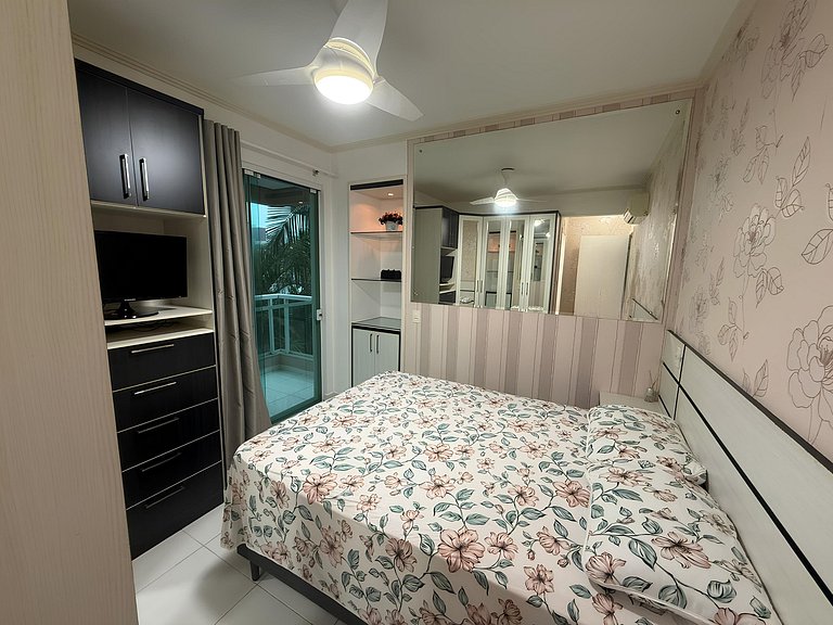 cód 81 - Apartamento de 3 dormitórios á 90m do mar.