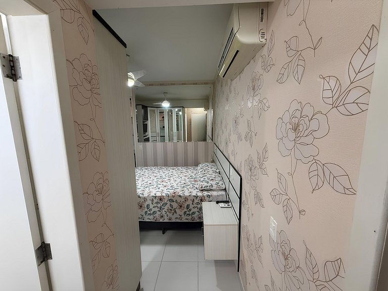 cód 81 - Apartamento de 3 dormitórios á 90m do mar.