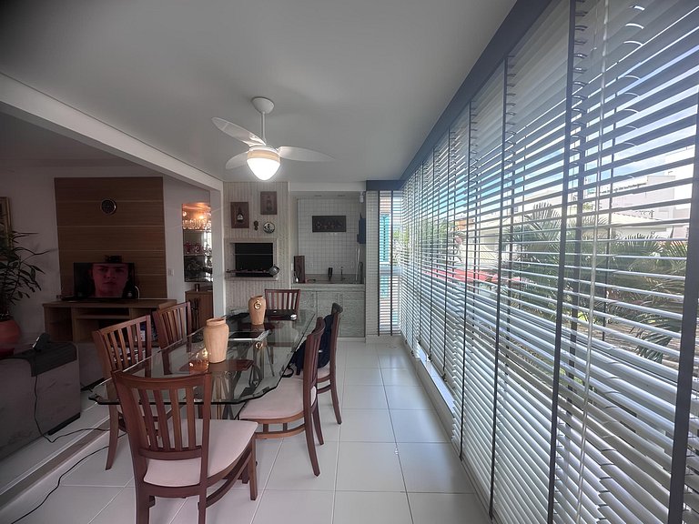 cód 81 - Apartamento de 3 dormitórios á 90m do mar.