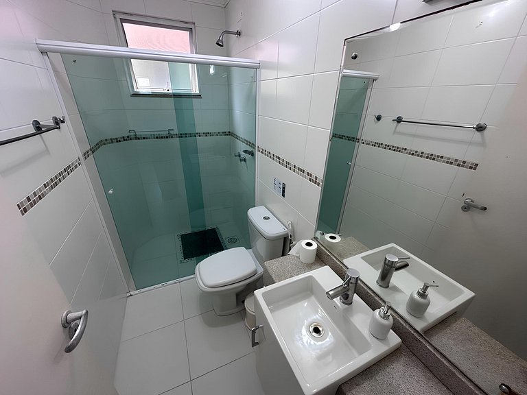cód 81 - Apartamento de 3 dormitórios á 90m do mar.