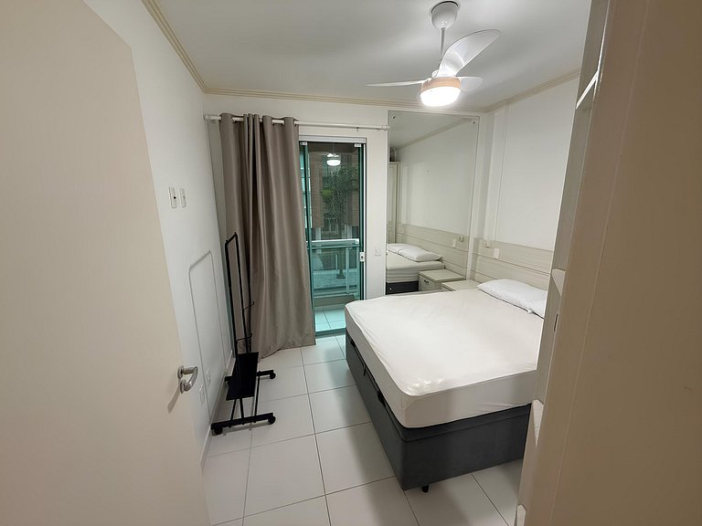 cód 81 - Apartamento de 3 dormitórios á 90m do mar.