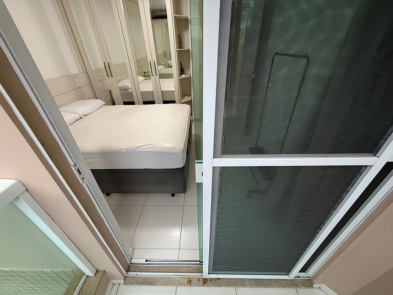 cód 81 - Apartamento de 3 dormitórios á 90m do mar.