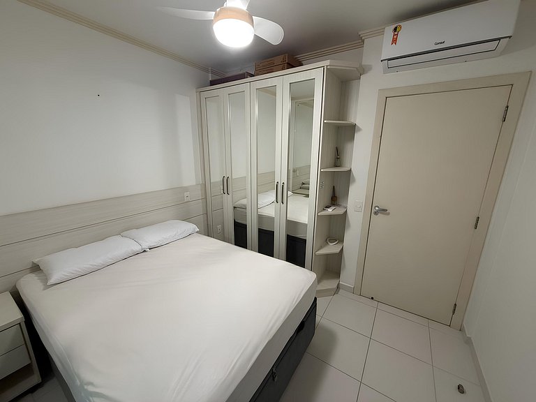 cód 81 - Apartamento de 3 dormitórios á 90m do mar.