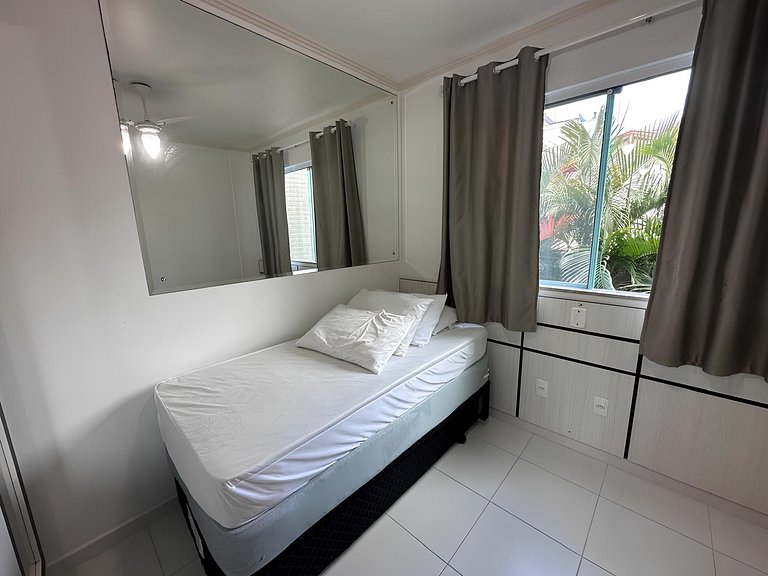 cód 81 - Apartamento de 3 dormitórios á 90m do mar.