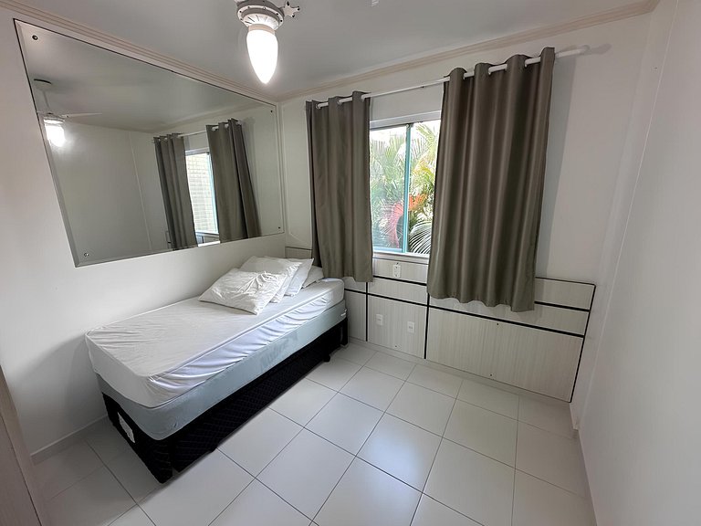 cód 81 - Apartamento de 3 dormitórios á 90m do mar.